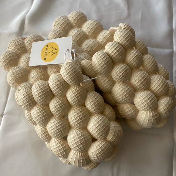 NWT 🎉LAST PAIR🎉Bubble Golf Ball Slippers - Picture 5 of 10